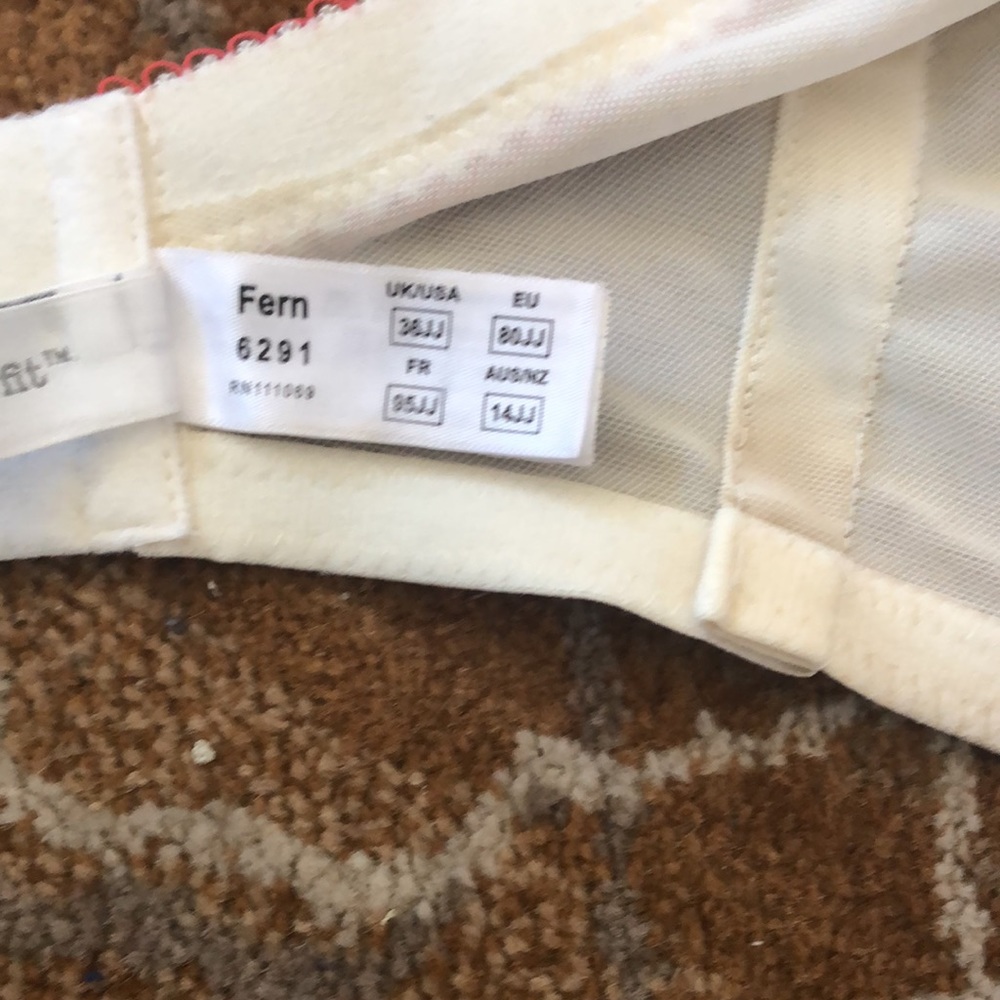 Bras - Picture 4 of 5